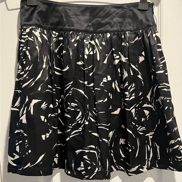 Kate Hill 100% Silk Size 2 Black & White skirt - Picture 2 of 4